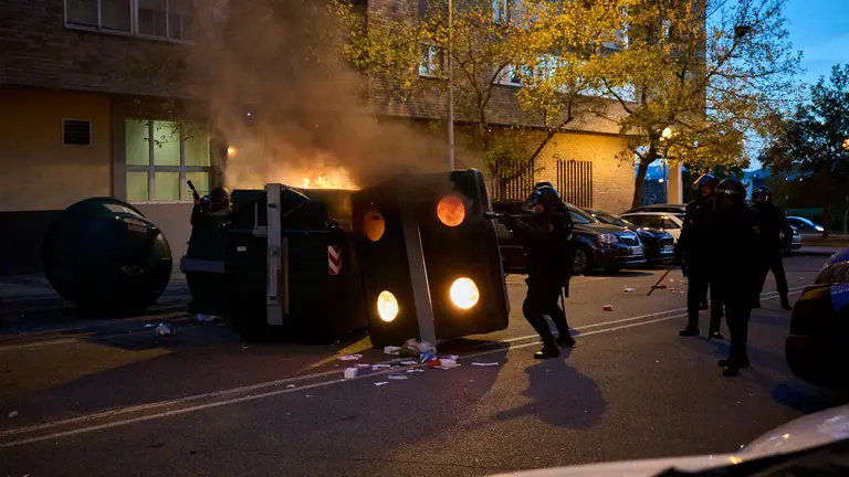 Disturbios en Pamplona frente al acto de Vito Quiles que finalmente ha sido cancelado. PABLO LASAOSA
