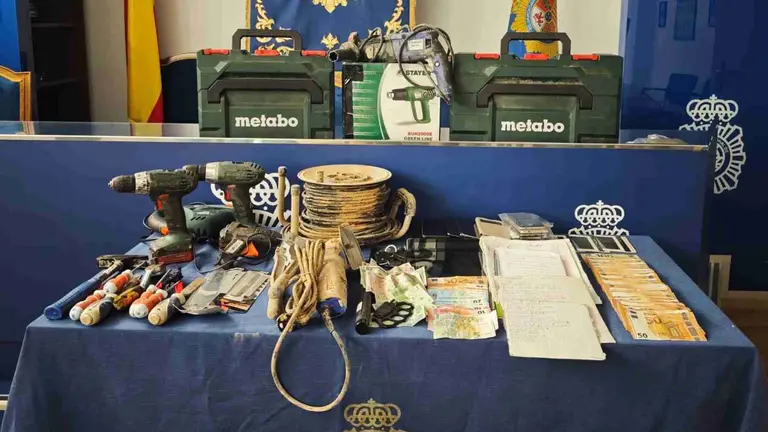 Material incautado en el domicilio del patriarca del clan familiar. POLICÍA NACIONAL