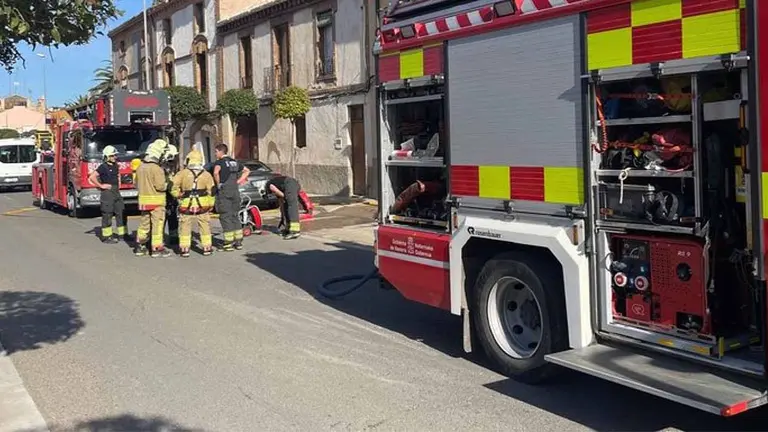 Imagen de los bomberos actuando en el incendio de una vivienda en Cintruénigo. BOMBEROS DE NAVARRA