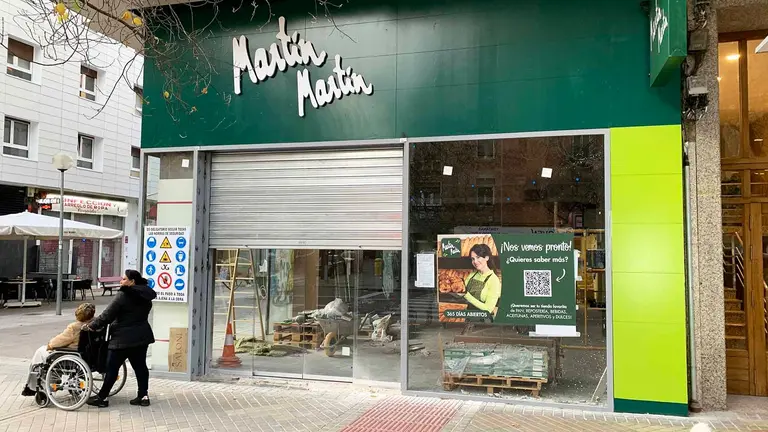 Obras en el nuevo establecimiento de alimentación Martín Martín en la avenida de Bayona 62 de Pamplona. Navarra.com