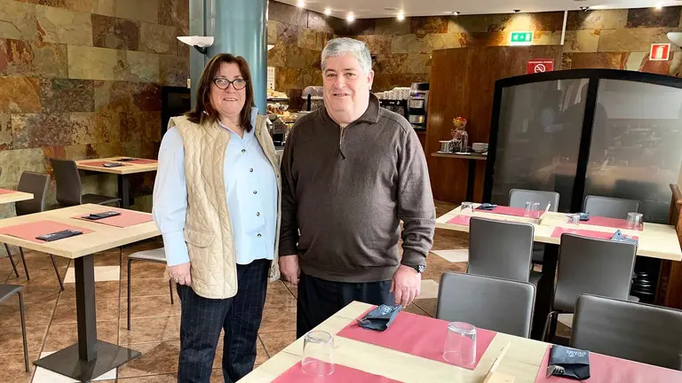 Lola y Javier, los hermanos que dirigen el Hotel Yerri en Estella. Navarra.com