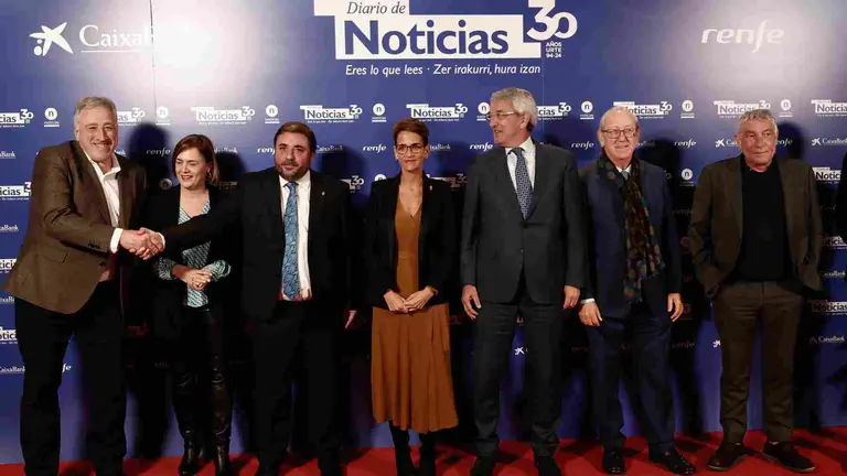 Conmemoración del 30 aniversario de Diario de Noticias con la asistencia de autoridades, entre ellas, la presidenta María Chivite, el alcalde de Pamplona Joseba Asiron, el presidente del Parlamento Unai Hualde, el director de Diario de Noticias Joseba Santamaria y el director general del Grupo Noticias Juan Jose Baños. EFE/ Jesús Diges