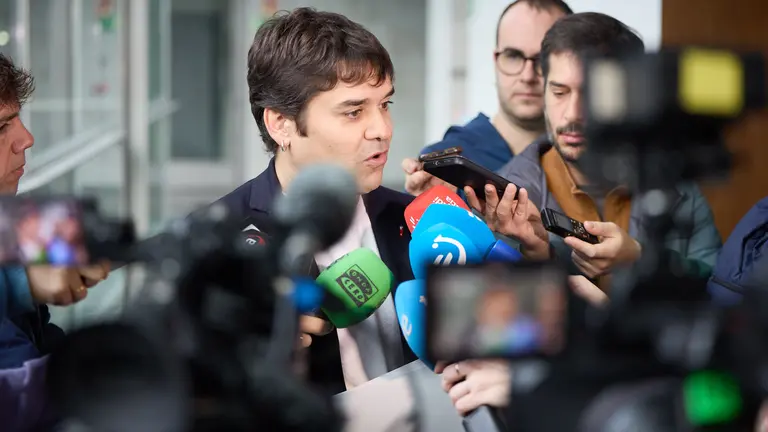Pablo Azcona (Geroa Bai) realiza una valoraci&oacute;n del &uacute;ltimo informe de la UCO de la Guardia Civil sobre el 'caso Koldo'. I&Ntilde;IGO ALZUGARAY