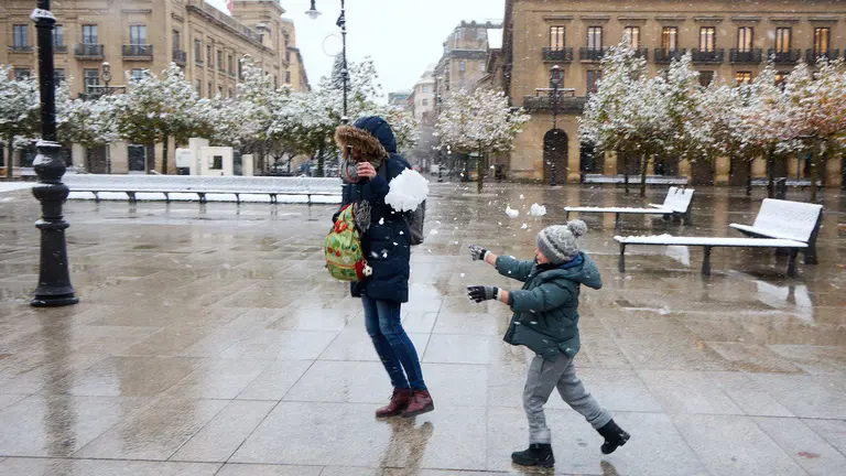 Nieve en Pamplona. IÑIGO ALZUGARAY