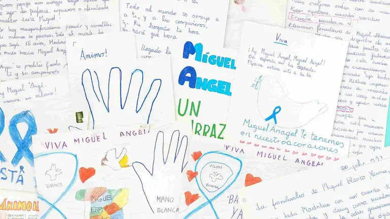 Algunas de las cartas y dibujos que niños de toda España enviaron a Miguel Ángel Blanco durante su secuestro y posterior asesinato a manos de ETA.