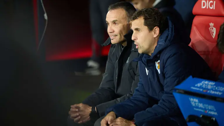 Sergio Francisco (entrenador Real Sociedad) durante el partido de La Liga EA Sports entre CA Osasuna y Real Sociedad disputado en el estadio de El Sadar en Pamplona. IÑIGO ALZUGARAY