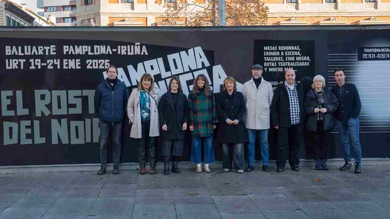 Foto de familia de los organizadoresa y responsables de Pamplona Negra. CEDIDA