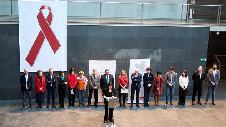 Acto en conmemoración del Día Mundial contra el Sida en Parlamento de Navarra. IÑIGO ALZUGARAY