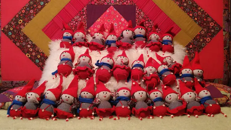 Imagen de los elfos navideños en Estella. CEDIDA