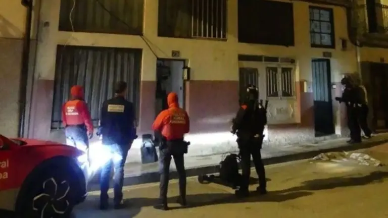 Momento de la entrada en el inmueble.
- POLICÍA FORAL