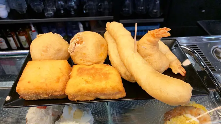 La bandeja de fritos espectaculares en el bar Ducal de Pamplona. Navarra.com