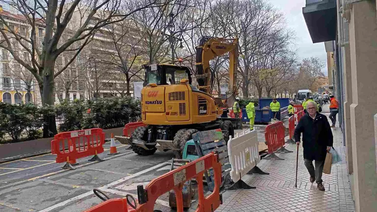 Cominezan las obras de reurbanizaci&oacute;n del Paseo de Sarasate de Pamplona con las catas arqueol&oacute;gicas. NAVARRA.COM