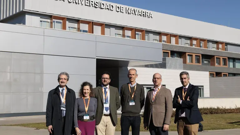 Los doctores Bruno Sangro, Sandra Herv&aacute;s-Stubbs, Josepmaria Argem&iacute;, Pablo Sarobe, Mariano Ponz e Ignacio Matos, responsables de la II Jornada de Inmunoterapia del C&aacute;ncer Hep&aacute;tico organizada por el CCUN.