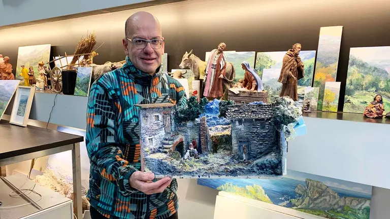 Ignacio Fern&aacute;ndez en la tienda Creaciones Tula de la Rochapea en Pamplona. Navarra.com