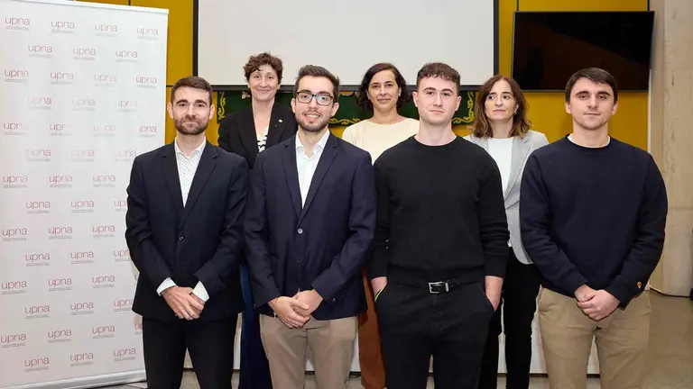 Premiados y parte del jurado en la entrega de premios. UPNA