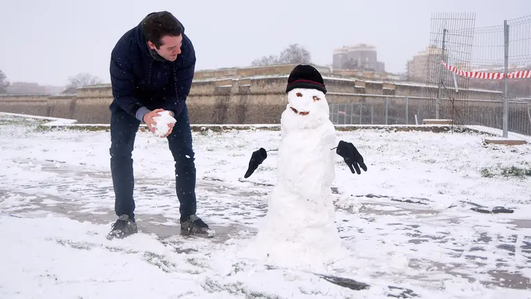 Pamplona amanece cubierta de nieve en la ma&ntilde;ana del d&iacute;a de Reyes por el paso de la borrasca Francis. I&Ntilde;IGO ALZUGARAY