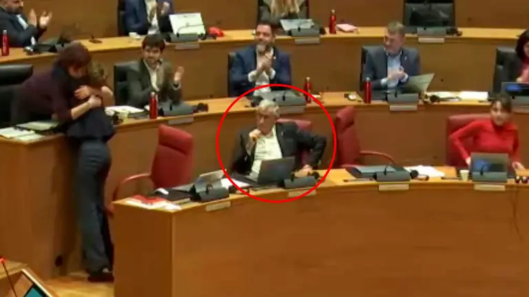 F&eacute;lix Taberna fue el &uacute;nico que no aplaudi&oacute; la aprobaci&oacute;n de los presupuestos.