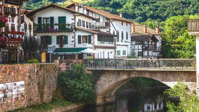 Adem&aacute;s de los mercados semanales, Navarra cuenta con ferias que son aut&eacute;nticos eventos
culturales.