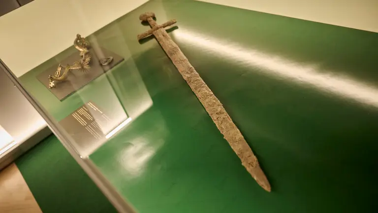 La Comisi&oacute;n de Cultura, Deporte y Turismo del Parlamento de Navarra visita el Archivo Real y General de Navarra para conocer la exposici&oacute;n conmemorativa 'Carlos III de Navarra, el rey del buen gobierno (1387-1425)'. PABLO LASAOSA