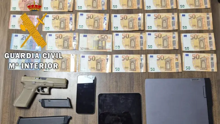 Imagen del operativo tras la detenci&oacute;n de la banda. GUARDIA CIVIL