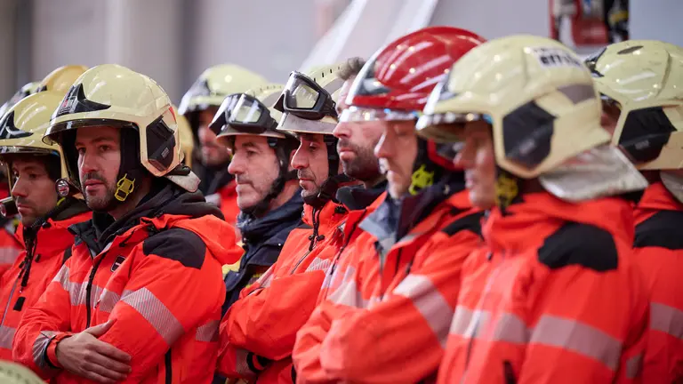 El comit&eacute; de personal del servicio de Bomberos de Navarra ofrece una rueda de prensa para criticar que "la Administraci&oacute;n ha abandonado unilateralmente la negociaci&oacute;n que ten&iacute;a abierta". PABLO LASAOSA
