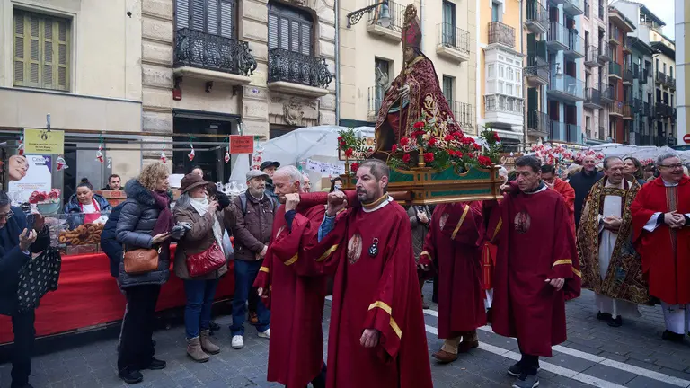 Procesi&oacute;n y misa por la festividad de San Blas en la iglesia de San Nicol&aacute;s de Pamplona. I&Ntilde;IGO ALZUGARAY