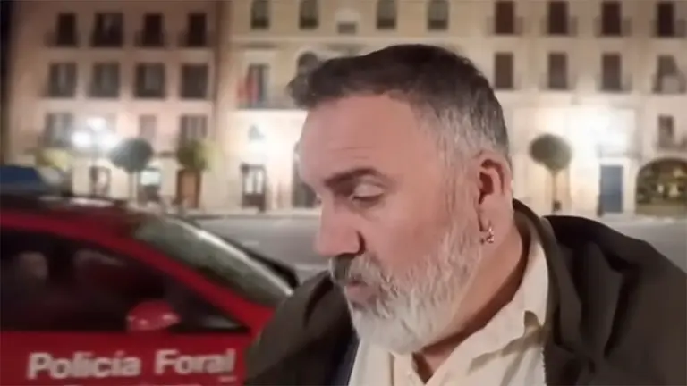 Captura del v&iacute;deo de 'Un murciano encabronao' con la Polic&iacute;a Foral. UN MURCIANO ENCABRONAO