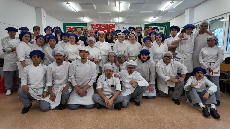 Foto de familia del alumnado y el jurado. NAVARRA REYNO GOURMET