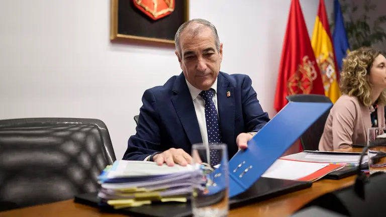 El consejero de Cohesi&oacute;n Territorial, &Oacute;scar Chivite, comparece ante la Comisi&oacute;n de Investigaci&oacute;n de las obras de Velate. PABLO LASAOSA