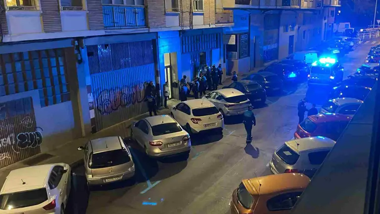 Operaci&oacute;n policial en la bajera okupada de la calle R&iacute;o Alzania. CEDIDA
