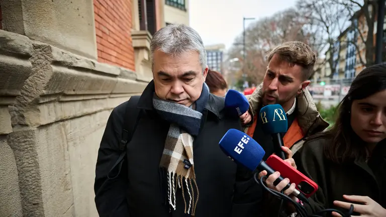 Santos Cerd&aacute;n declara ante la Comisi&oacute;n de Investigaci&oacute;n del Parlamento de Navarra por la adjudicaci&oacute;n de las obras de Velate. PABLO LASAOSA