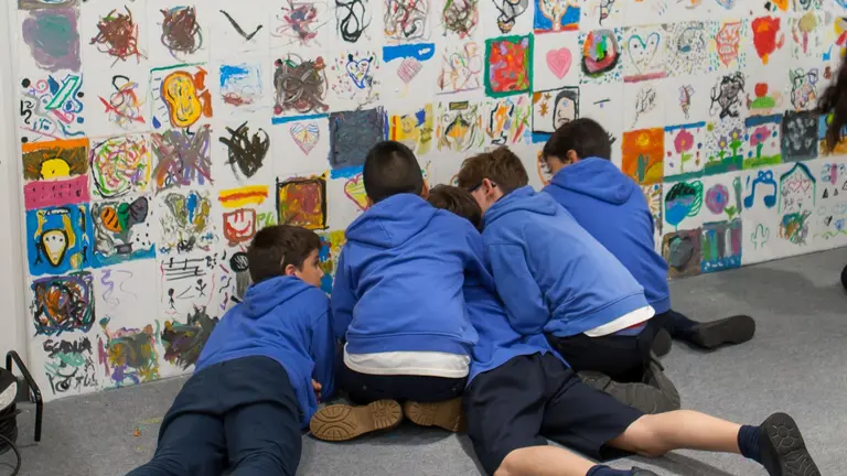 La exposici&oacute;n "&iquest;Un cuadro puede ser mi amigo?" muestra colaboraciones educativas. MUSEO UNIVERSIDAD DE NAVARRA