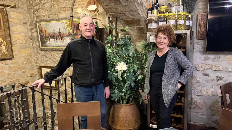 Pedro Bacaicoa y Marisol Marrod&aacute;n en el hotel rural Bidean de Puente la Reina. Navarra.com