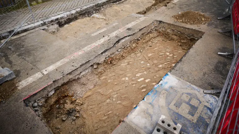 Restos arqueol&oacute;gicos descubiertos en la obras de reurbanizaci&oacute;n del Paseo Sarasate. PABLO LASAOSA