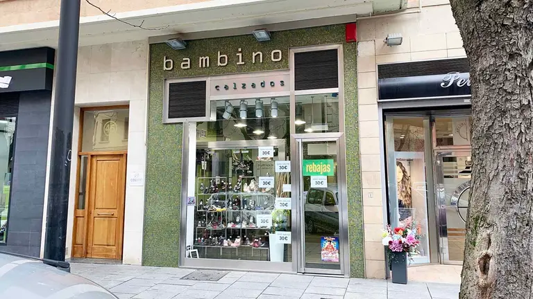 La tienda calzados Bambino est&aacute; en la calle San Ferm&iacute;n 45 de Pamplona. Navarra.com