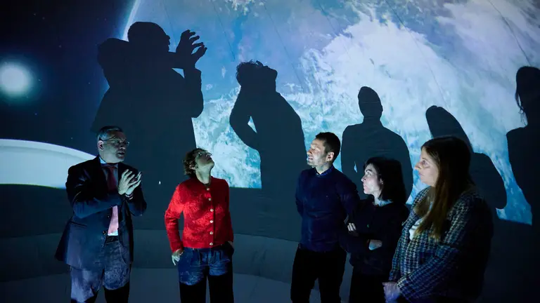 La presidenta de Navarra, Mar&iacute;a Chivite, participa en un acto del programa &lsquo;Escuela de Estrellas&rsquo;, que prepara al alumnado navarro para comprender y vivir de cerca el acontecimiento del eclipse total de sol que ser&aacute; visible en Navarra el pr&oacute;ximo 12 de agosto de 2026. PABLO LASAOSA