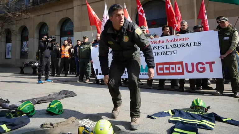 Concentraci&oacute;n del colectivo de Basozain/Guardas de Medio Ambiente. I&Ntilde;IGO ALZUGARAY