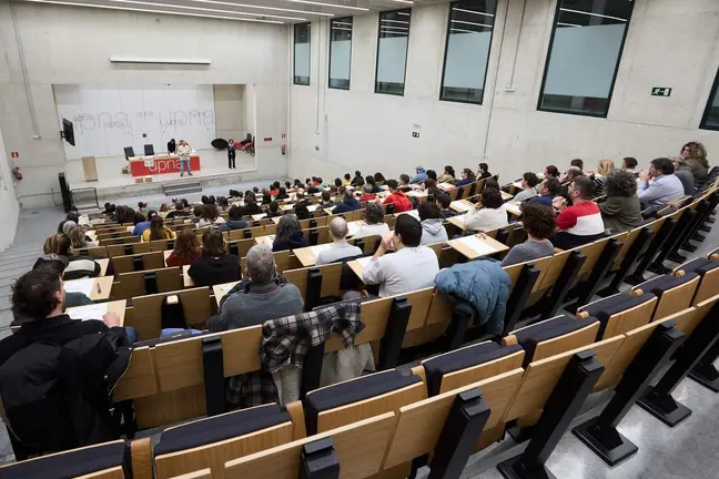 Primera prueba de la oposici&oacute;n para cubrir 158 plazas de trabajo de Servicios Generales del Gobierno de Navarra realizada en el aulario de la Universidad P&uacute;blica de Navarra. I&Ntilde;IGO ALZUGARAY / GOBIERNO DE NAVARRA
