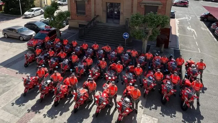 Grupo de motoristas de la Divisi&oacute;n de Tr&aacute;fico en la Comisar&iacute;a Central de Polic&iacute;a Foral de Pamplona. GOBIERNO DE NAVARRA