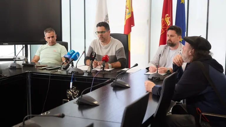 El alcalde y el presidente de la comunidad de afectados y afectadas por la explosi&oacute;n de gas ocurrida en enero de 2025 en No&aacute;in comparecen en rueda de prensa. I&Ntilde;IGO ALZUGARAY