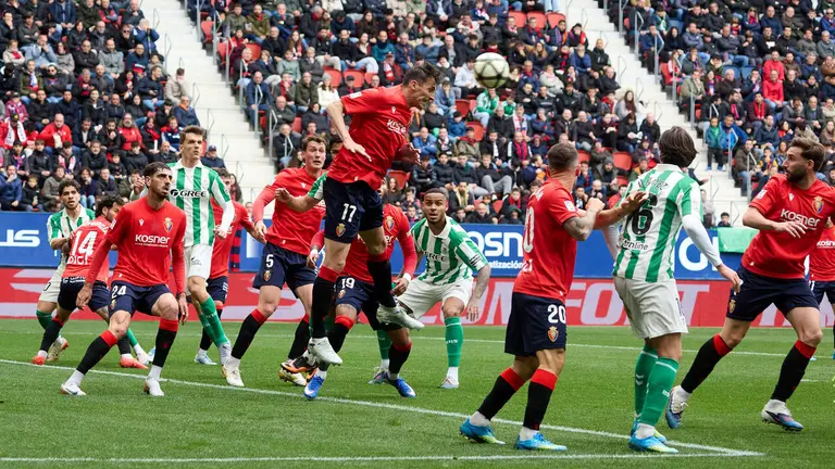 Partido de La Liga EA Sports entre CA Osasuna y Real Betis disputado en el estadio de El Sadar en Pamplona. I&Ntilde;IGO ALZUGARAY