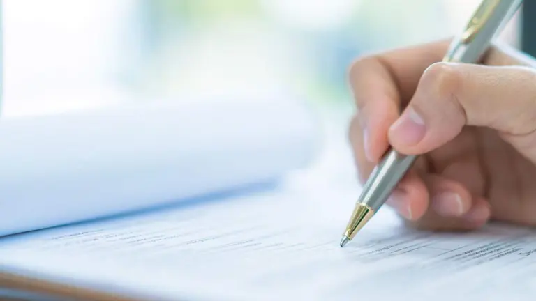 Una persona realizando un examen. AYUNTAMIENTO DE PAMPLONA