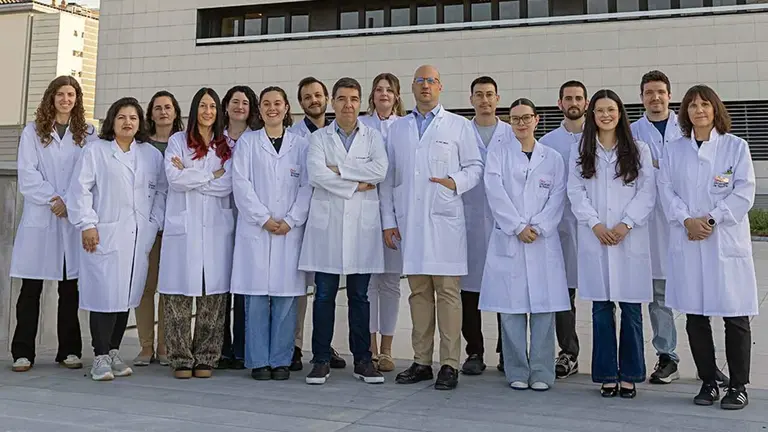 Irati Macaya, Shruti Narayanan, Elisabet Guruceaga, Celia Prior, Andrea Domingo, Aitana Ortiz, Iker Feli&uacute;, Silvestre Vicent, Konstantina Morali, Mariano Ponz, Carlos V&aacute;squez, Paula Garc&iacute;a, Xabier Bujanda, Gabriela Novoa, Julio Jos&eacute; Jim&eacute;nez e In&eacute;s L&oacute;pez, del Grupo de Oncogenes y Dianas Efectoras del Cima Universidad de Navarra.