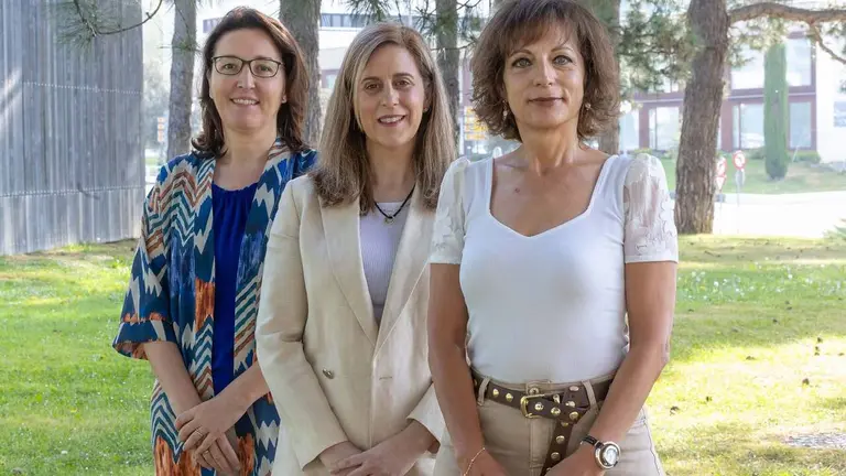 Pie de foto. De izquierda a derecha: Elena Guti&eacute;rrez, Idoia Pardavila y Blanca Mart&iacute;nez / Manuel Castells