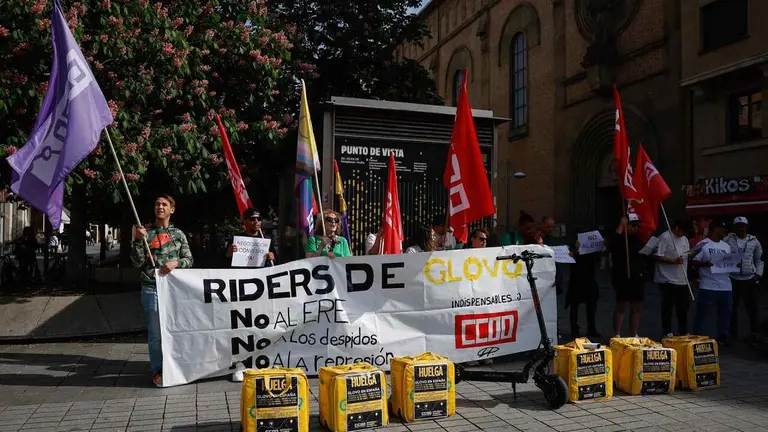 Trabajadores de Glovo denuncian "precariedad laboral, despidos y persecuci&oacute;n sindical" . EFE/ Villar L&oacute;pez