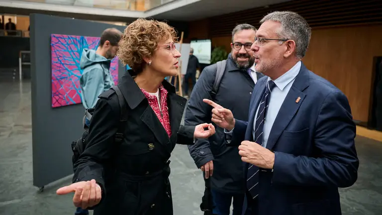 Mar&iacute;a Chivite, presidenta del Gobierno de Navarra, junto a Juan Luis Garc&iacute;a, consejero de Universidad, Innovaci&oacute;n y Transformaci&oacute;n Digital, y Javier Rem&iacute;rez, vicepresidente del Gobierno de Navarra, durante el Pleno del Parlamento. PABLO LASAOSA