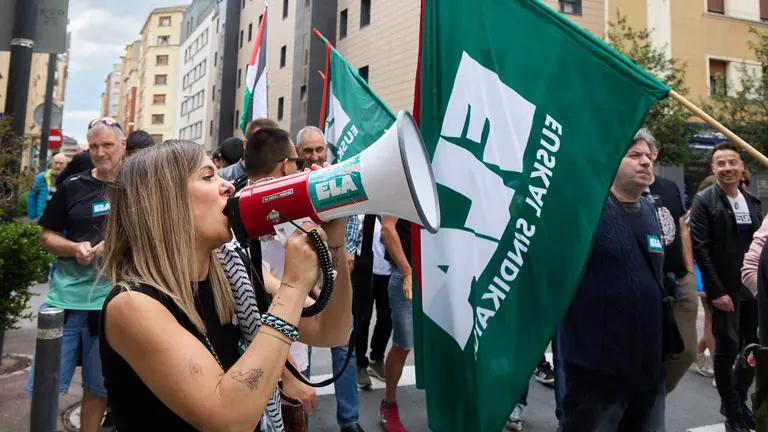 Manifestaci&oacute;n del sindicato ELA con motivo del Primero de Mayo. NAVARRA.COM