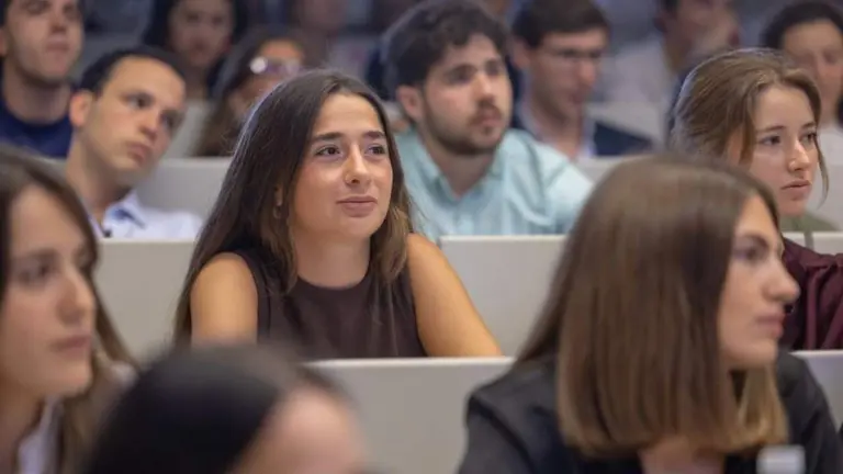 Estudiantes en la Facultad de Comunicaci&oacute;n de la Universidad de Navarra. CEDIDA