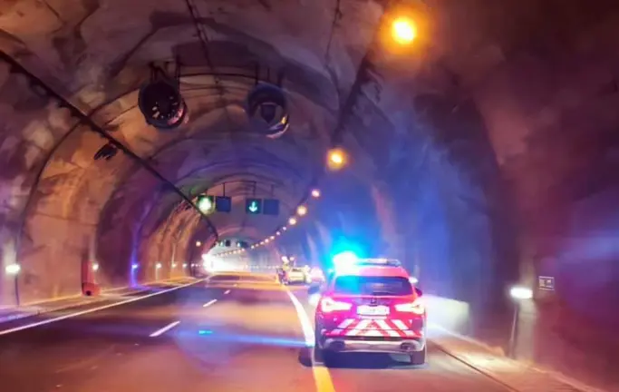 Accidente en los t&uacute;neles del Perd&oacute;n, en la autov&iacute;a A-12 en sentido Pamplona.