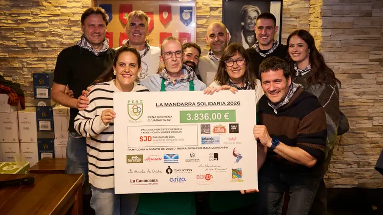Entrega de la Mandarra solidaria de Oberena al Hospital San Juan de Dios. PABLO LASAOSA